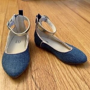 3/$30 GAP Size 9 Girls Blue Denim Ankle Strap Shoes